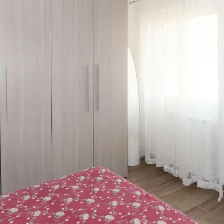 Apartman Ginni 330s *